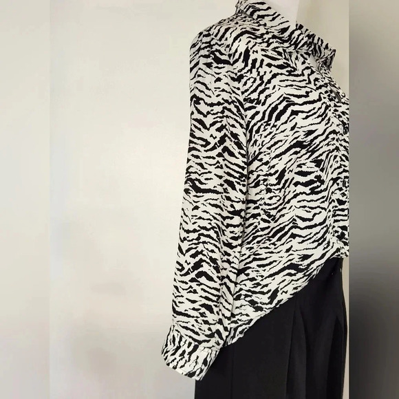 NWT || LIVERPOOL Los Angeles || animal print blouse - Picture 4 of 6
